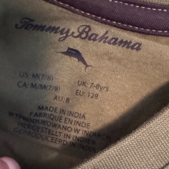 TOMMY BAHAMA tee! Shown w/ sun hat from my closet if u want 2 BUNDLE & SAVE💰💰 - Picture 4 of 7